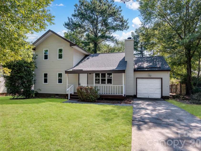 5300 Rolling Oak Lane, Charlotte, NC 28227.  MLS# CAR4415620, YatesRealty ID 48714. 