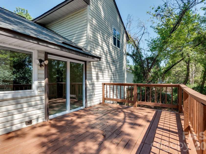5300 Rolling Oak Lane, Charlotte, NC 28227.  MLS# CAR4415620, YatesRealty ID 48714. 