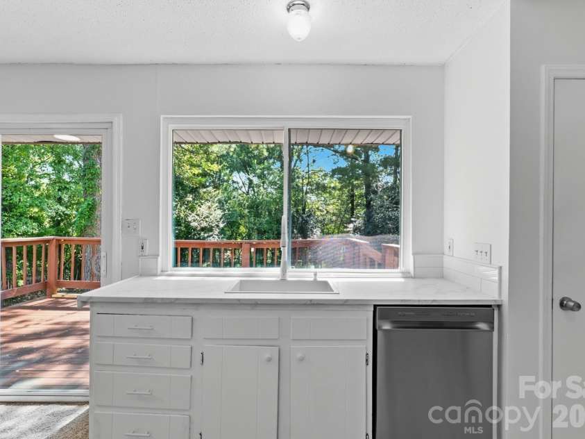 5300 Rolling Oak Lane, Charlotte, NC 28227.  MLS# CAR4415620, YatesRealty ID 48714. 
