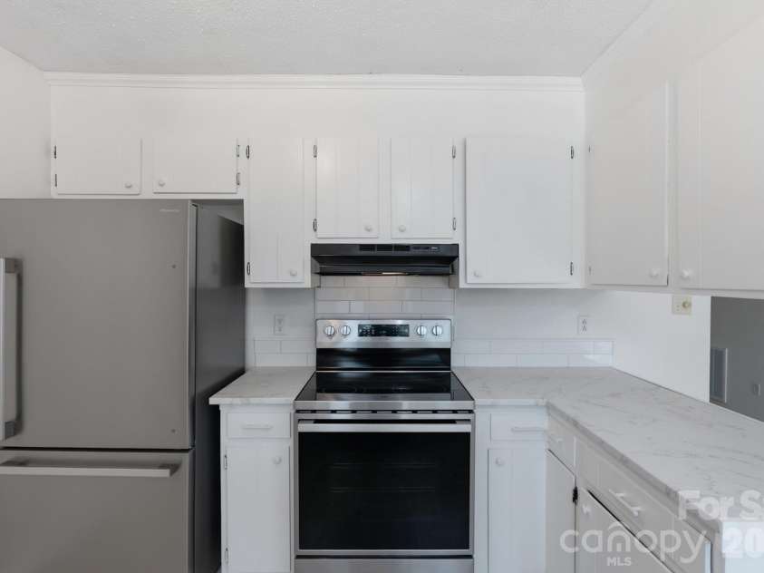 5300 Rolling Oak Lane, Charlotte, NC 28227.  MLS# CAR4415620, YatesRealty ID 48714. 