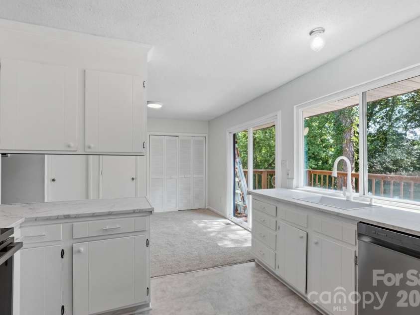 5300 Rolling Oak Lane, Charlotte, NC 28227.  MLS# CAR4415620, YatesRealty ID 48714. 