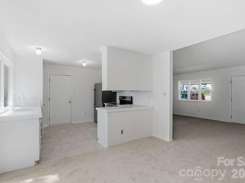 5300 Rolling Oak Lane, Charlotte, NC 28227.  MLS# CAR4415620, YatesRealty ID 48714. 