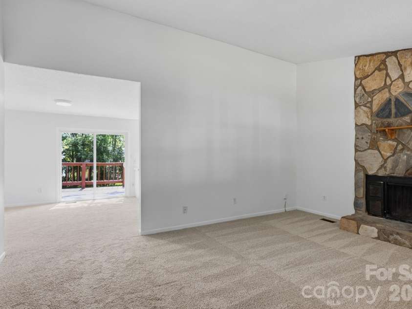 5300 Rolling Oak Lane, Charlotte, NC 28227.  MLS# CAR4415620, YatesRealty ID 48714. 