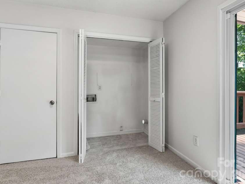 5300 Rolling Oak Lane, Charlotte, NC 28227.  MLS# CAR4415620, YatesRealty ID 48714. 
