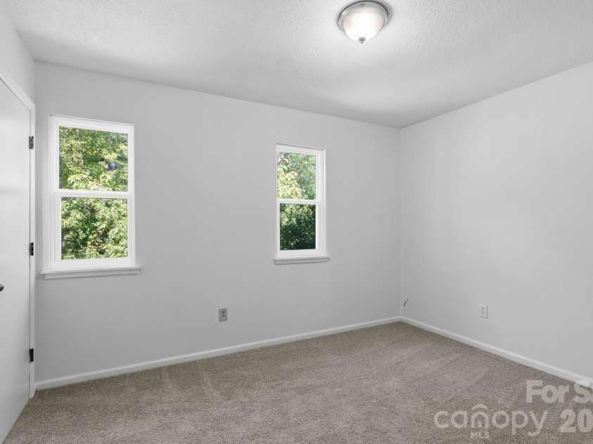 5300 Rolling Oak Lane, Charlotte, NC 28227.  MLS# CAR4415620, YatesRealty ID 48714. 