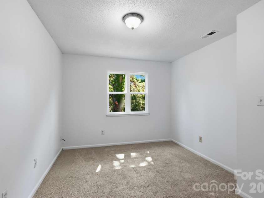 5300 Rolling Oak Lane, Charlotte, NC 28227.  MLS# CAR4415620, YatesRealty ID 48714. 