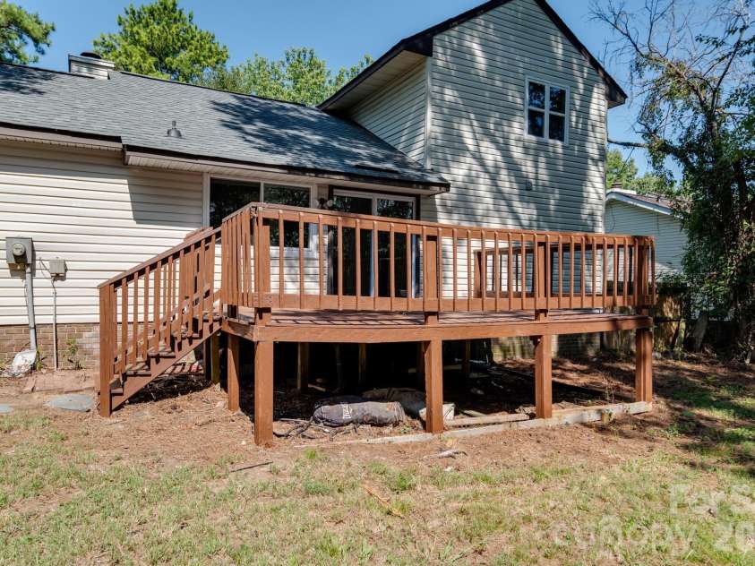 5300 Rolling Oak Lane, Charlotte, NC 28227.  MLS# CAR4415620, YatesRealty ID 48714. 