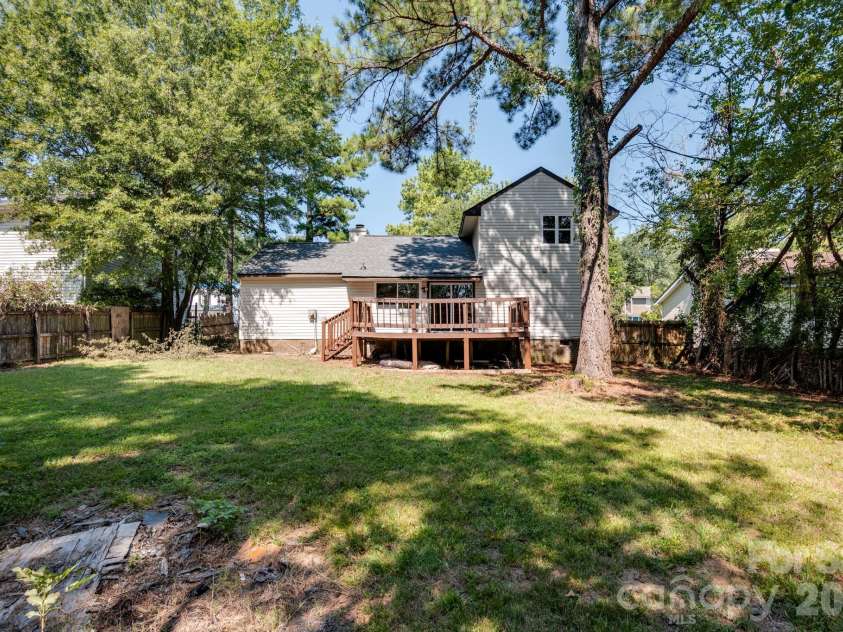 5300 Rolling Oak Lane, Charlotte, NC 28227.  MLS# CAR4415620, YatesRealty ID 48714. 