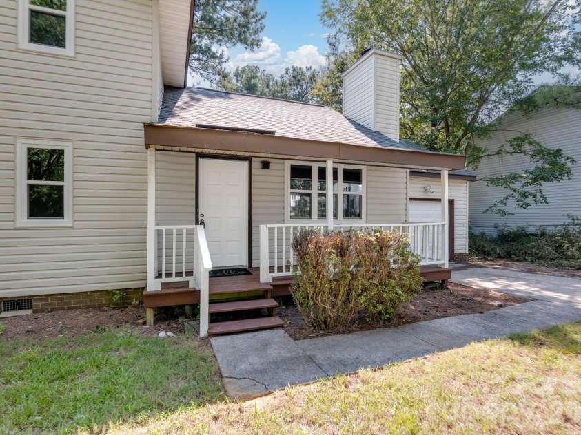 5300 Rolling Oak Lane, Charlotte, NC 28227.  MLS# CAR4415620, YatesRealty ID 48714. 