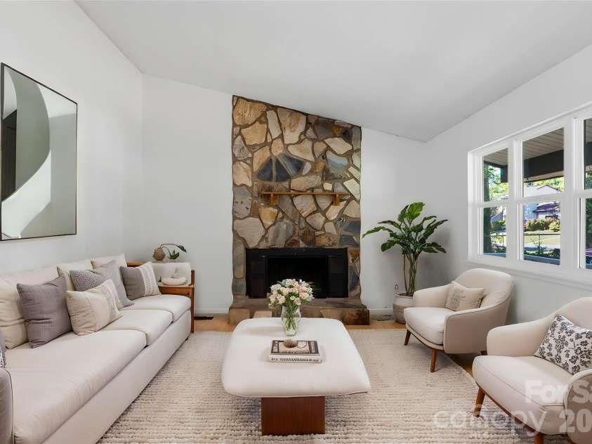 5300 Rolling Oak Lane, Charlotte, NC 28227.  MLS# CAR4415620, YatesRealty ID 48714. 