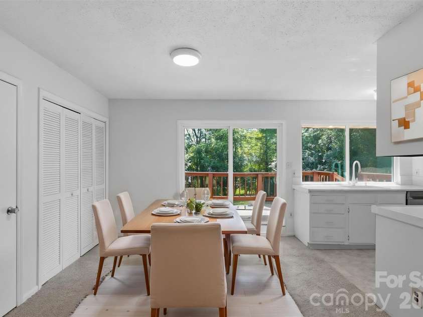 5300 Rolling Oak Lane, Charlotte, NC 28227.  MLS# CAR4415620, YatesRealty ID 48714. 