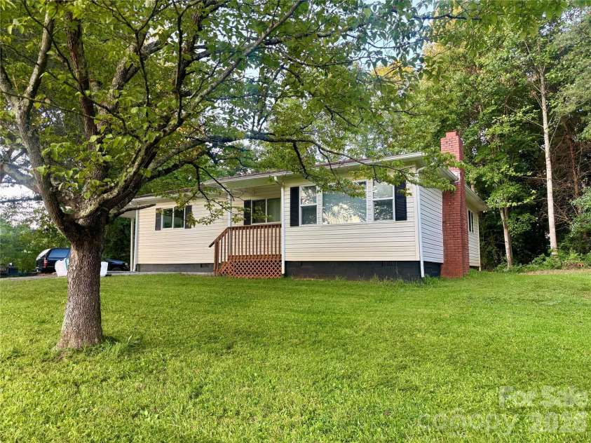 6622 Mountain Grove Road, Hickory, NC 28602.  MLS# CAR4421600, YatesRealty ID 48719. 