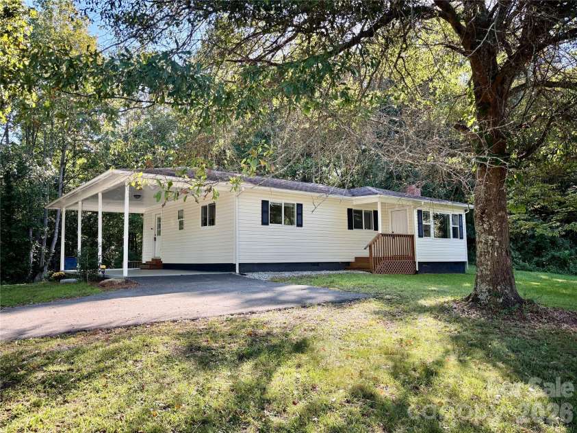 6622 Mountain Grove Road, Hickory, NC 28602.  MLS# CAR4421600, YatesRealty ID 48719. 