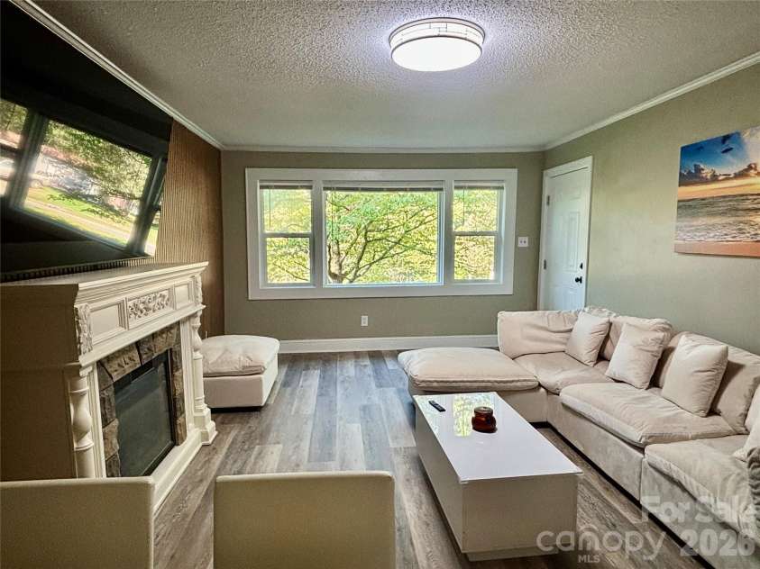 6622 Mountain Grove Road, Hickory, NC 28602.  MLS# CAR4421600, YatesRealty ID 48719. 