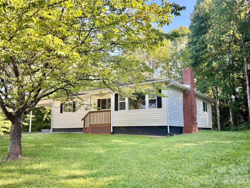 6622 Mountain Grove Road, Hickory, NC 28602.  MLS# CAR4421600, YatesRealty ID 48719. 
