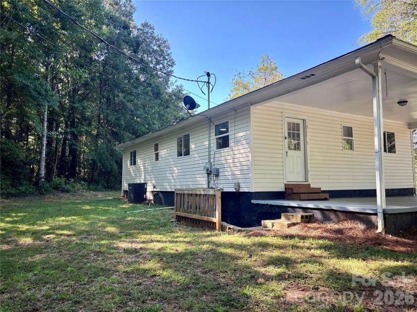 6622 Mountain Grove Road, Hickory, NC 28602.  MLS# CAR4421600, YatesRealty ID 48719. Back Yard