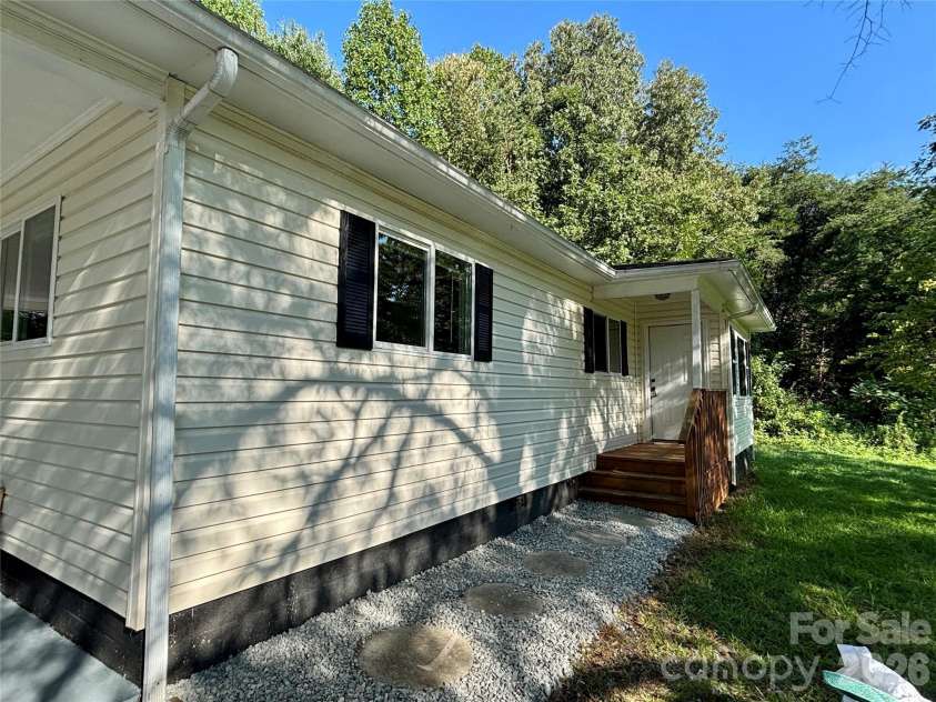 6622 Mountain Grove Road, Hickory, NC 28602.  MLS# CAR4421600, YatesRealty ID 48719. Front Entrance