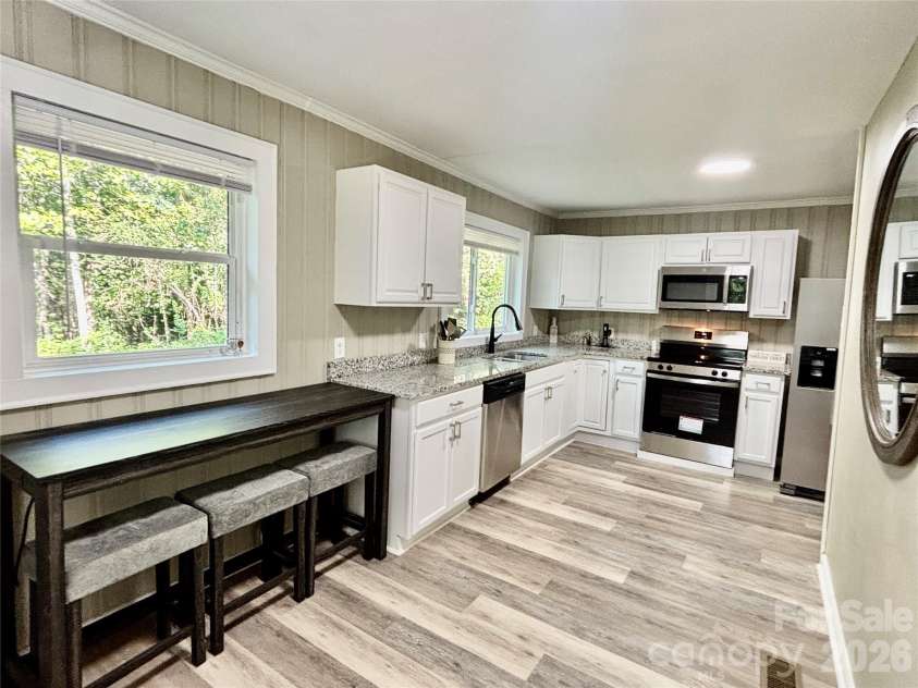 6622 Mountain Grove Road, Hickory, NC 28602.  MLS# CAR4421600, YatesRealty ID 48719. Kitchen