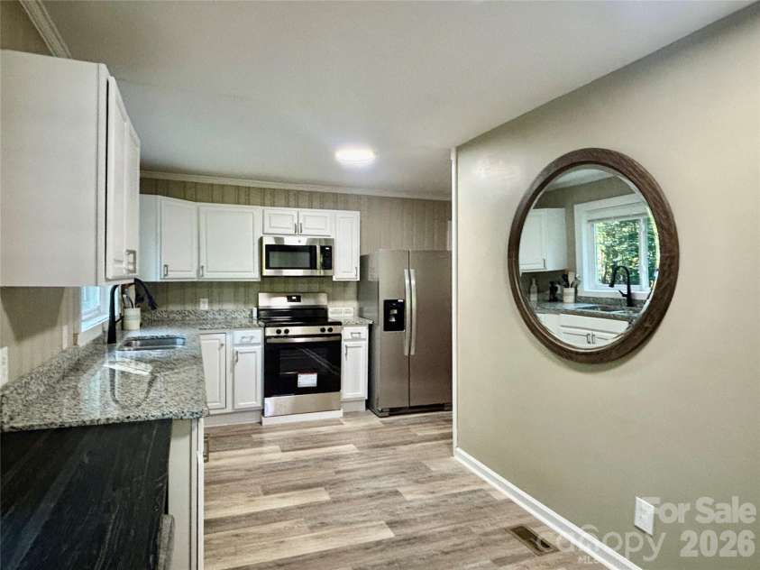 6622 Mountain Grove Road, Hickory, NC 28602.  MLS# CAR4421600, YatesRealty ID 48719. Kitchen