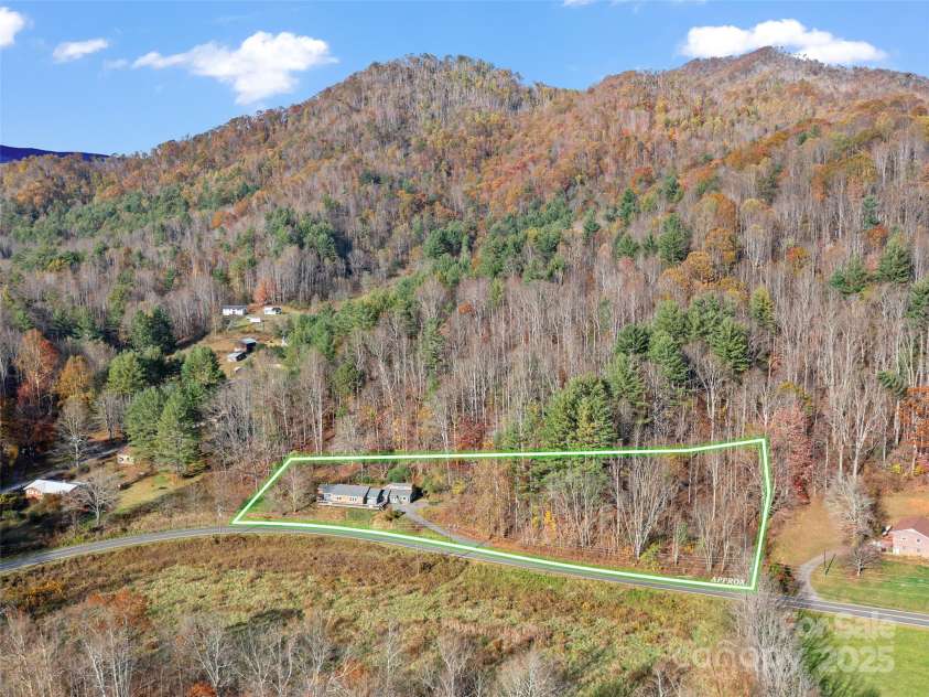 3477 Cane Creek Road, Bakersville, NC 28705.  MLS# CAR4317268, YatesRealty ID 4872. 