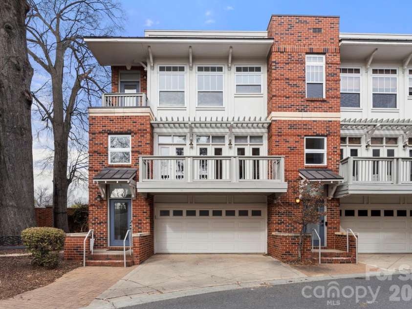 915 Gracie Way, Charlotte, NC 28204.  MLS# CAR4355410, YatesRealty ID 48720. 