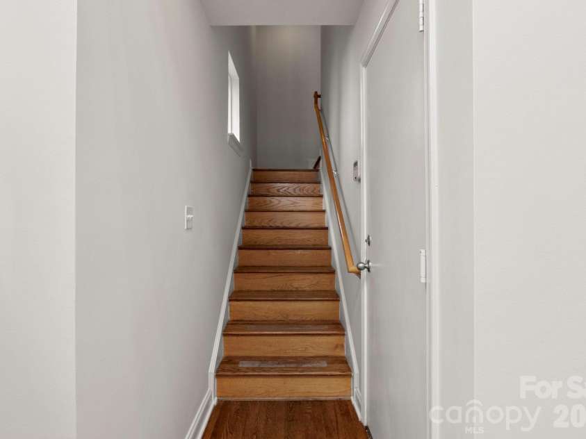 915 Gracie Way, Charlotte, NC 28204.  MLS# CAR4355410, YatesRealty ID 48720. 