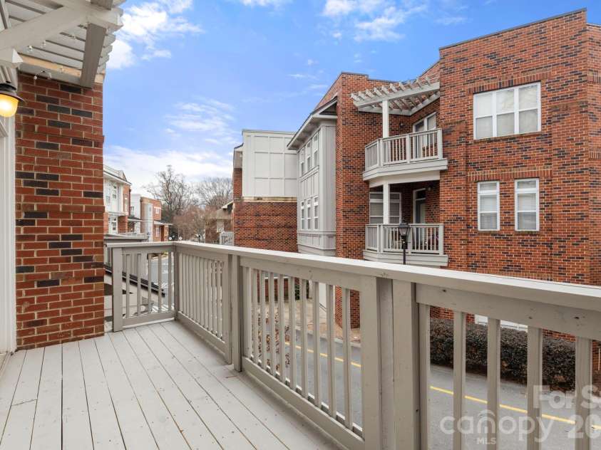 915 Gracie Way, Charlotte, NC 28204.  MLS# CAR4355410, YatesRealty ID 48720. 