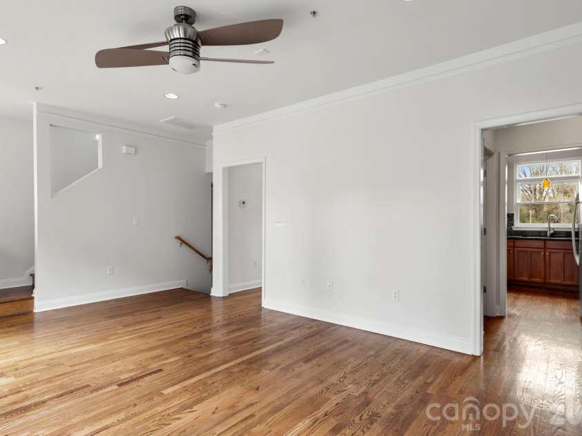 915 Gracie Way, Charlotte, NC 28204.  MLS# CAR4355410, YatesRealty ID 48720. 