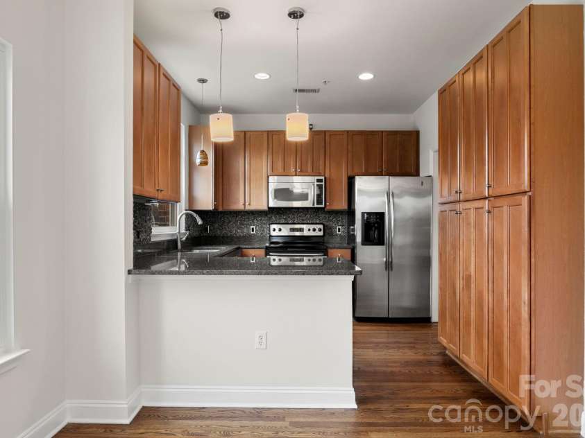 915 Gracie Way, Charlotte, NC 28204.  MLS# CAR4355410, YatesRealty ID 48720. 