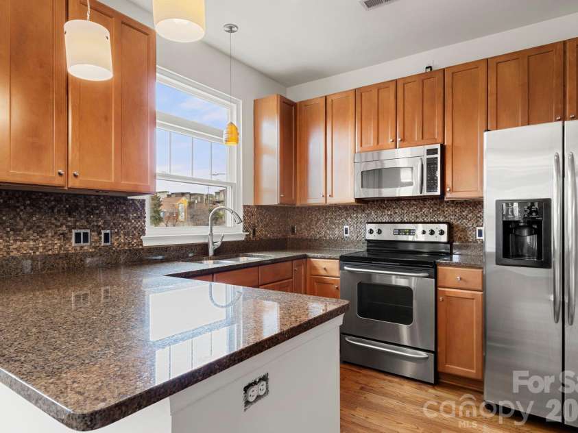 915 Gracie Way, Charlotte, NC 28204.  MLS# CAR4355410, YatesRealty ID 48720. 