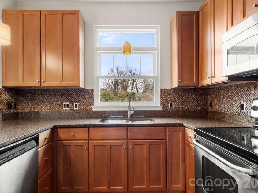 915 Gracie Way, Charlotte, NC 28204.  MLS# CAR4355410, YatesRealty ID 48720. 