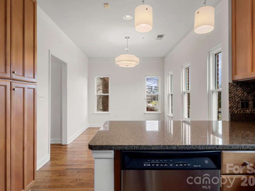 915 Gracie Way, Charlotte, NC 28204.  MLS# CAR4355410, YatesRealty ID 48720. 