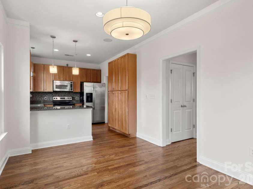 915 Gracie Way, Charlotte, NC 28204.  MLS# CAR4355410, YatesRealty ID 48720. 
