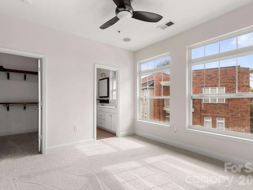 915 Gracie Way, Charlotte, NC 28204.  MLS# CAR4355410, YatesRealty ID 48720. 
