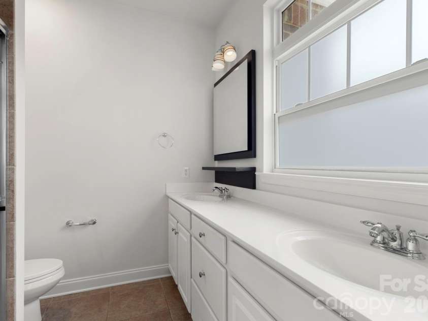 915 Gracie Way, Charlotte, NC 28204.  MLS# CAR4355410, YatesRealty ID 48720. 