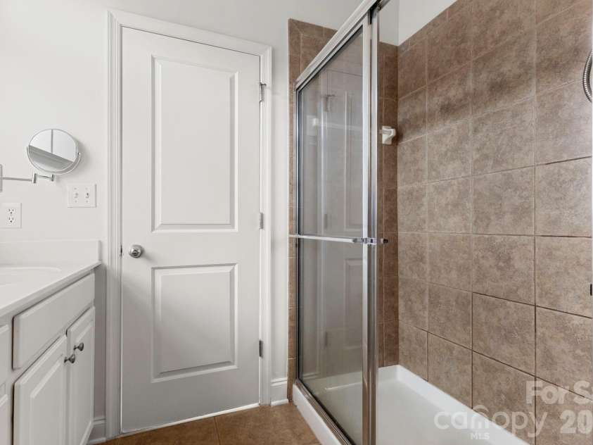 915 Gracie Way, Charlotte, NC 28204.  MLS# CAR4355410, YatesRealty ID 48720. 