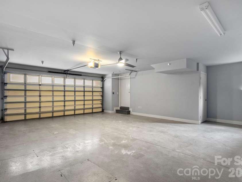915 Gracie Way, Charlotte, NC 28204.  MLS# CAR4355410, YatesRealty ID 48720. 