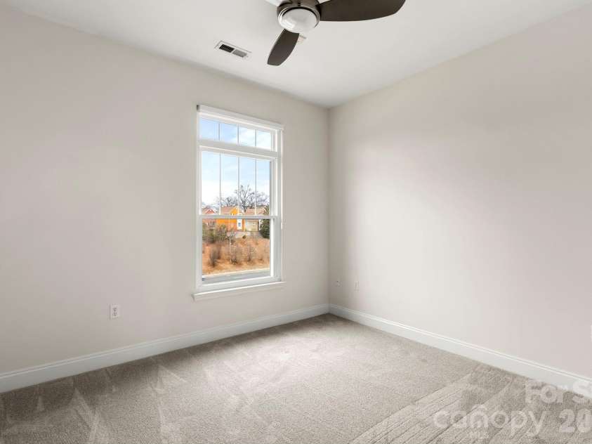 915 Gracie Way, Charlotte, NC 28204.  MLS# CAR4355410, YatesRealty ID 48720. Bed 2