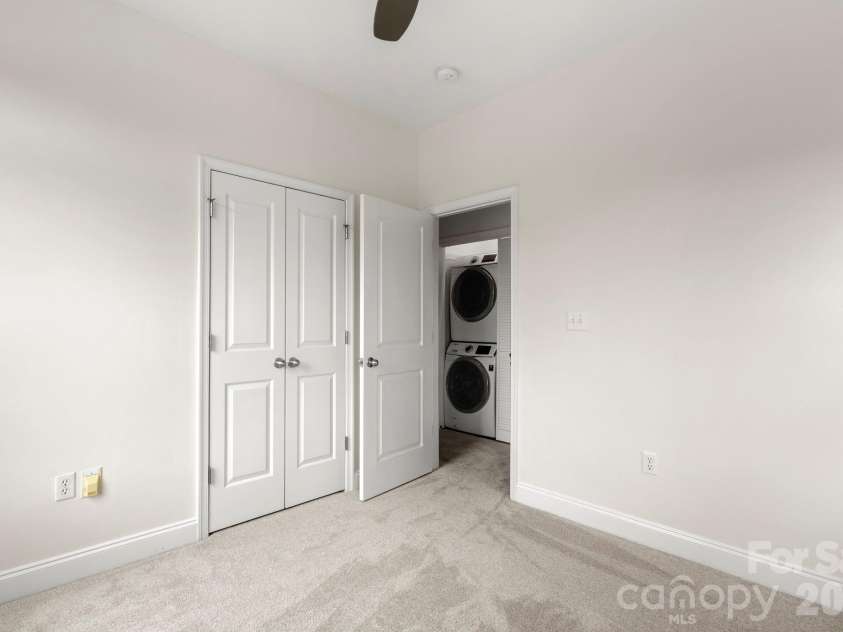 915 Gracie Way, Charlotte, NC 28204.  MLS# CAR4355410, YatesRealty ID 48720. Bed 3