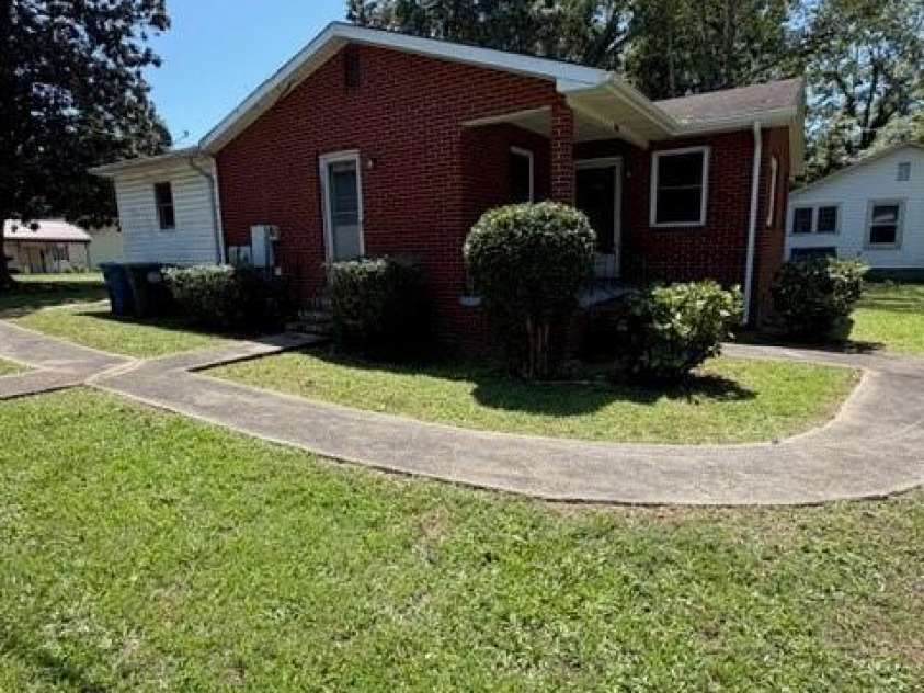 1044 Short Street, Salisbury, NC 28144.  MLS# CAR4421490, YatesRealty ID 48721. 