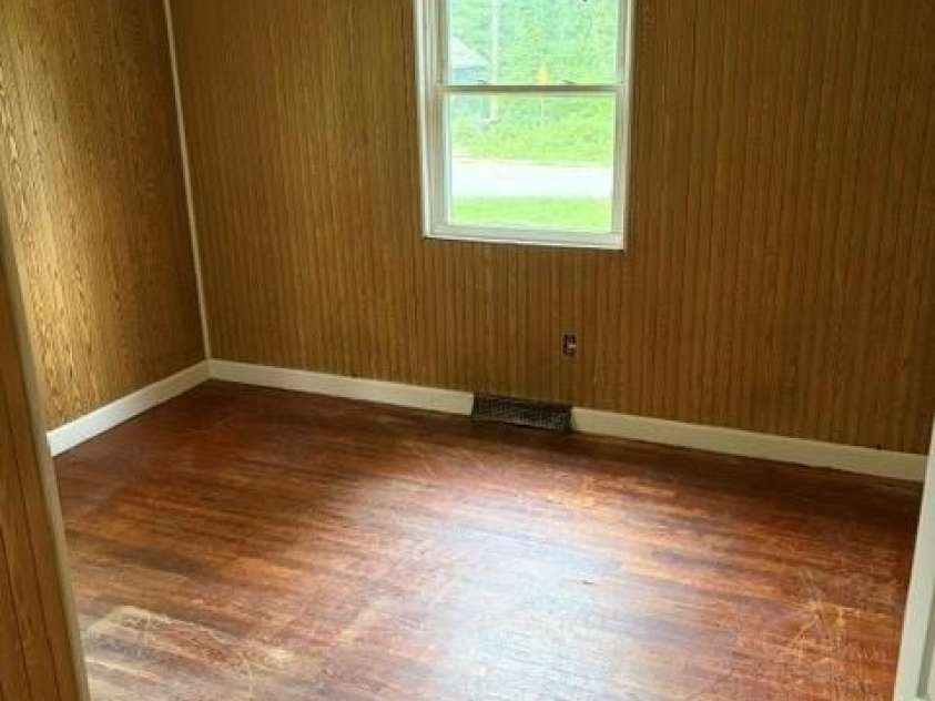 1044 Short Street, Salisbury, NC 28144.  MLS# CAR4421490, YatesRealty ID 48721. 