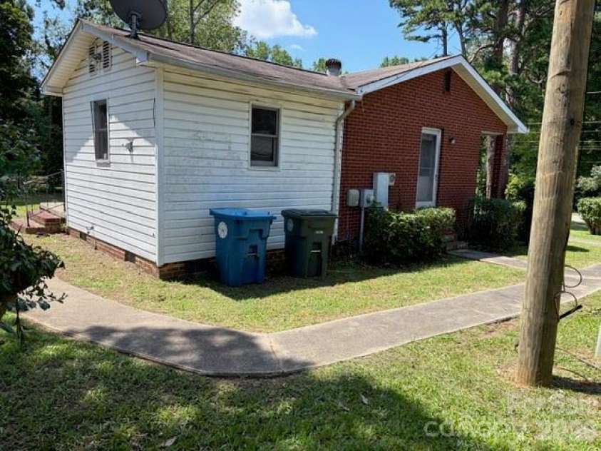 1044 Short Street, Salisbury, NC 28144.  MLS# CAR4421490, YatesRealty ID 48721. 