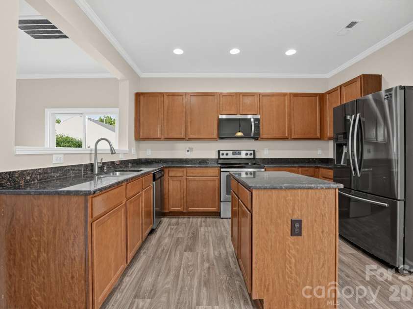 12432 Bending Branch Road, Charlotte, NC 28227.  MLS# CAR4421244, YatesRealty ID 48722. 