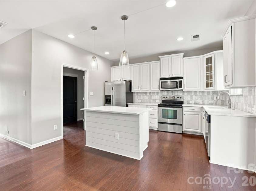 14902 Brotherly Lane, Charlotte, NC 28278.  MLS# CAR4420659, YatesRealty ID 48723. 