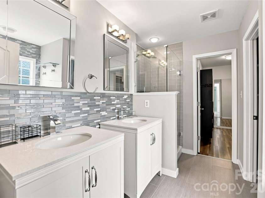 14902 Brotherly Lane, Charlotte, NC 28278.  MLS# CAR4420659, YatesRealty ID 48723. 