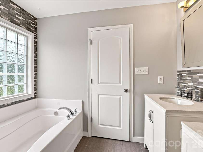 14902 Brotherly Lane, Charlotte, NC 28278.  MLS# CAR4420659, YatesRealty ID 48723. 