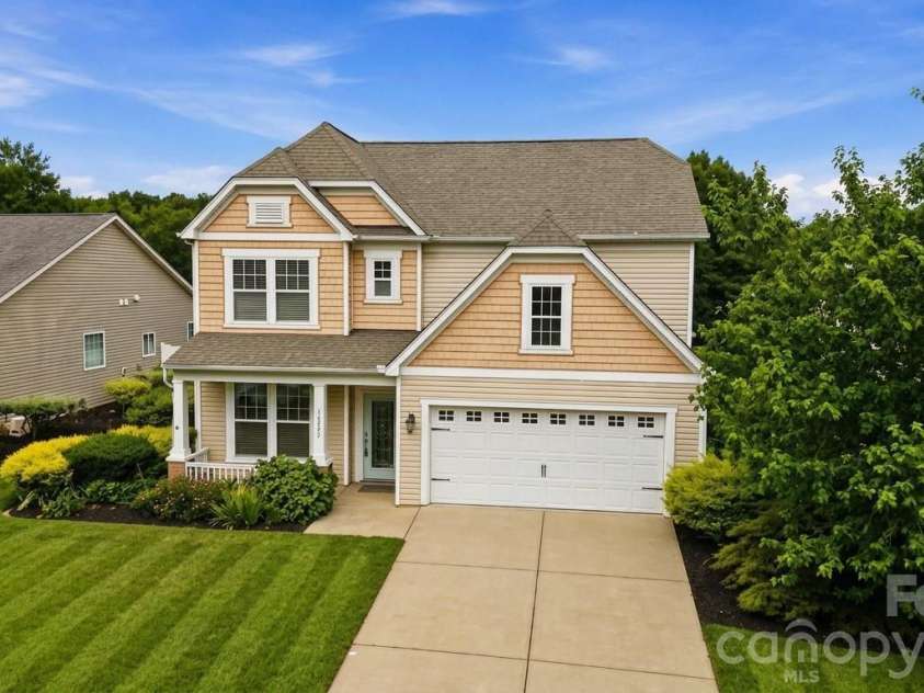14902 Brotherly Lane, Charlotte, NC 28278.  MLS# CAR4420659, YatesRealty ID 48723. AI Enhanced landscape/grass