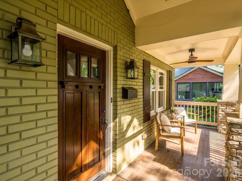 3016 Somerset Drive, Charlotte, NC 28209.  MLS# CAR4419759, YatesRealty ID 48724. 