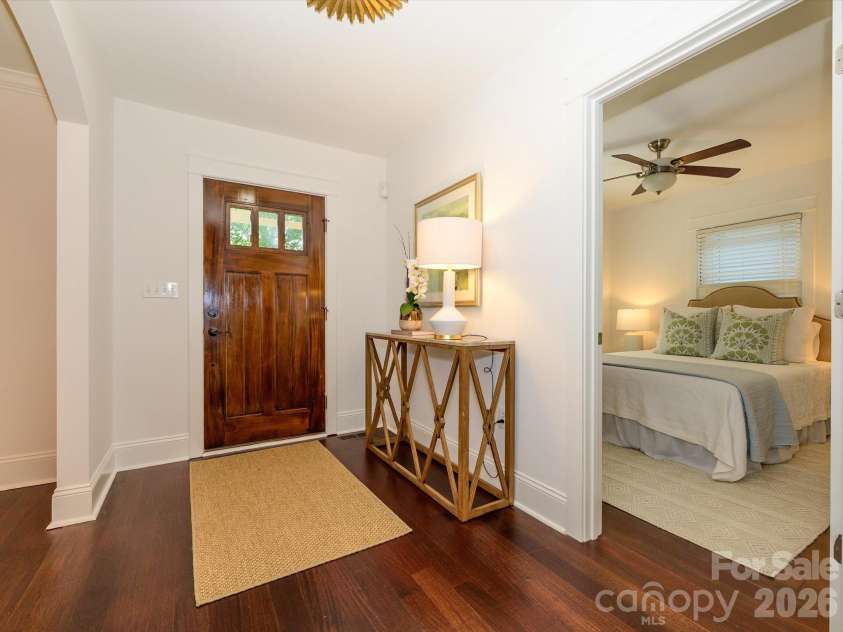 3016 Somerset Drive, Charlotte, NC 28209.  MLS# CAR4419759, YatesRealty ID 48724. 