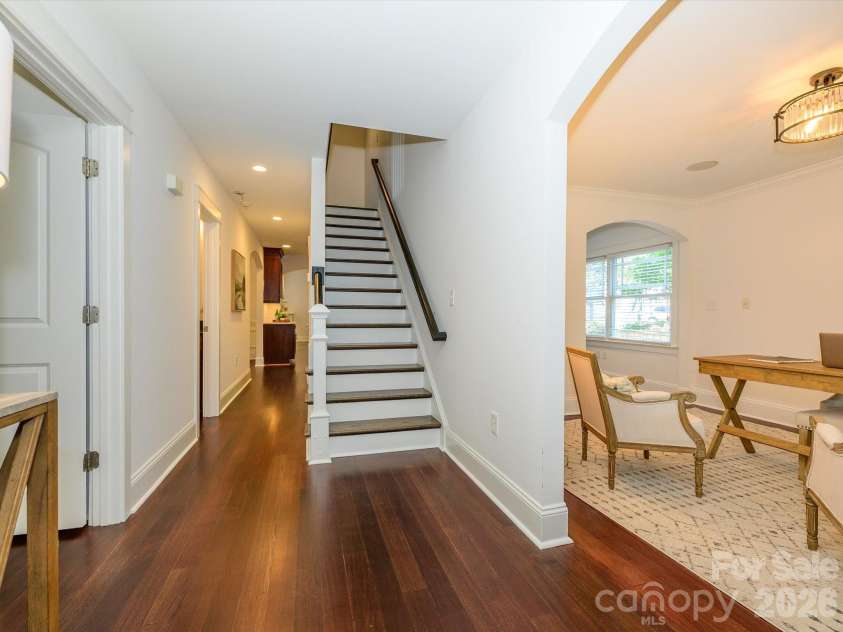 3016 Somerset Drive, Charlotte, NC 28209.  MLS# CAR4419759, YatesRealty ID 48724. 